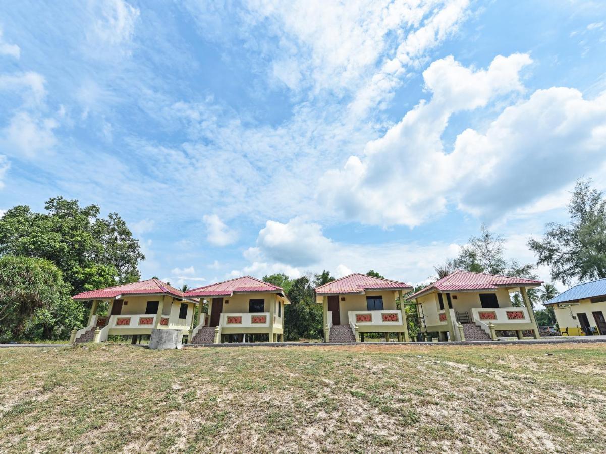 Oyo 90315 Chalet Pantai Rantau Panjang Куала-Ромпин Экстерьер фото