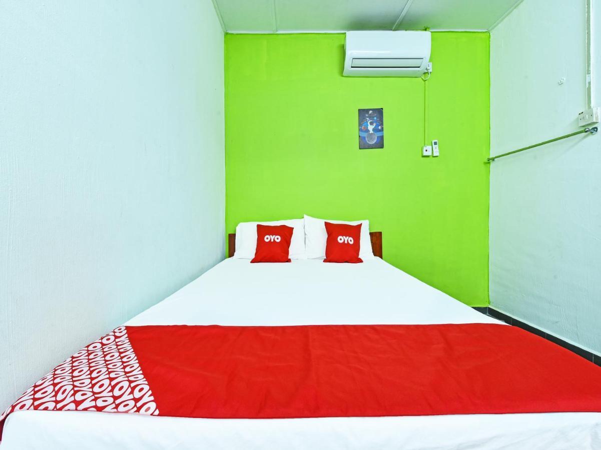 Oyo 90315 Chalet Pantai Rantau Panjang Куала-Ромпин Экстерьер фото